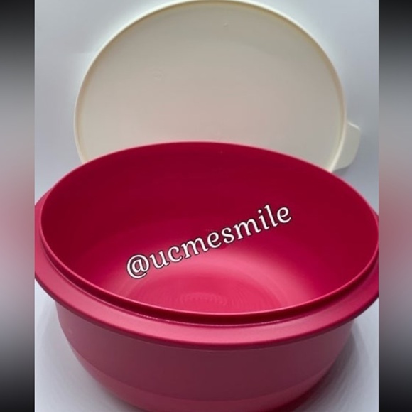 Tupperware Ultimate Mixing Bowls Set of (3) with Lids - Picture 10 of 13